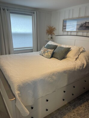 2 bedrooms, iron/ironing board, Internet - Cozy 2-bedroom condo located directly on Hampton Beach with AC (Hampton)