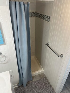 Shower, hair dryer, toilet paper - Cozy 2-bedroom condo located directly on Hampton Beach with AC (Hampton)