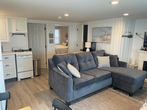 Interior - Cozy 2-bedroom condo located directly on Hampton Beach with AC (Hampton)
