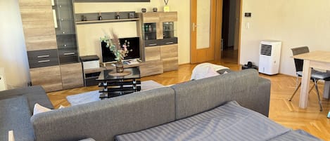 1 bedroom, internet, bed sheets