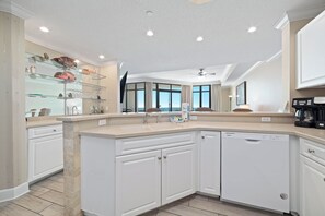 Private kitchen - Phoenix West #1808 - Beachfront 3BR, Gulf View, Lazy River, Indoor Pool, Hot Tub (Orange Beach)