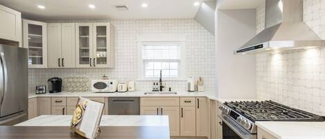 Coffee/tea maker, fridge, microwave, oven