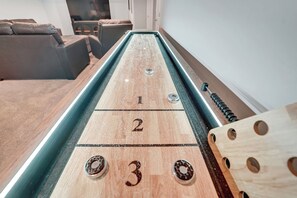 Games room - Allen Street • Sleeps 13 • Game Room • Near PSU • Seaside Oasis Meets Penn State (State College)