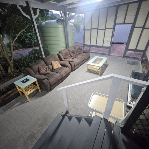 Your home away from home,fully furnished 5 minutes to the beach and shops.