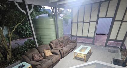 Your home away from home,fully furnished 5 minutes to the beach and shops.