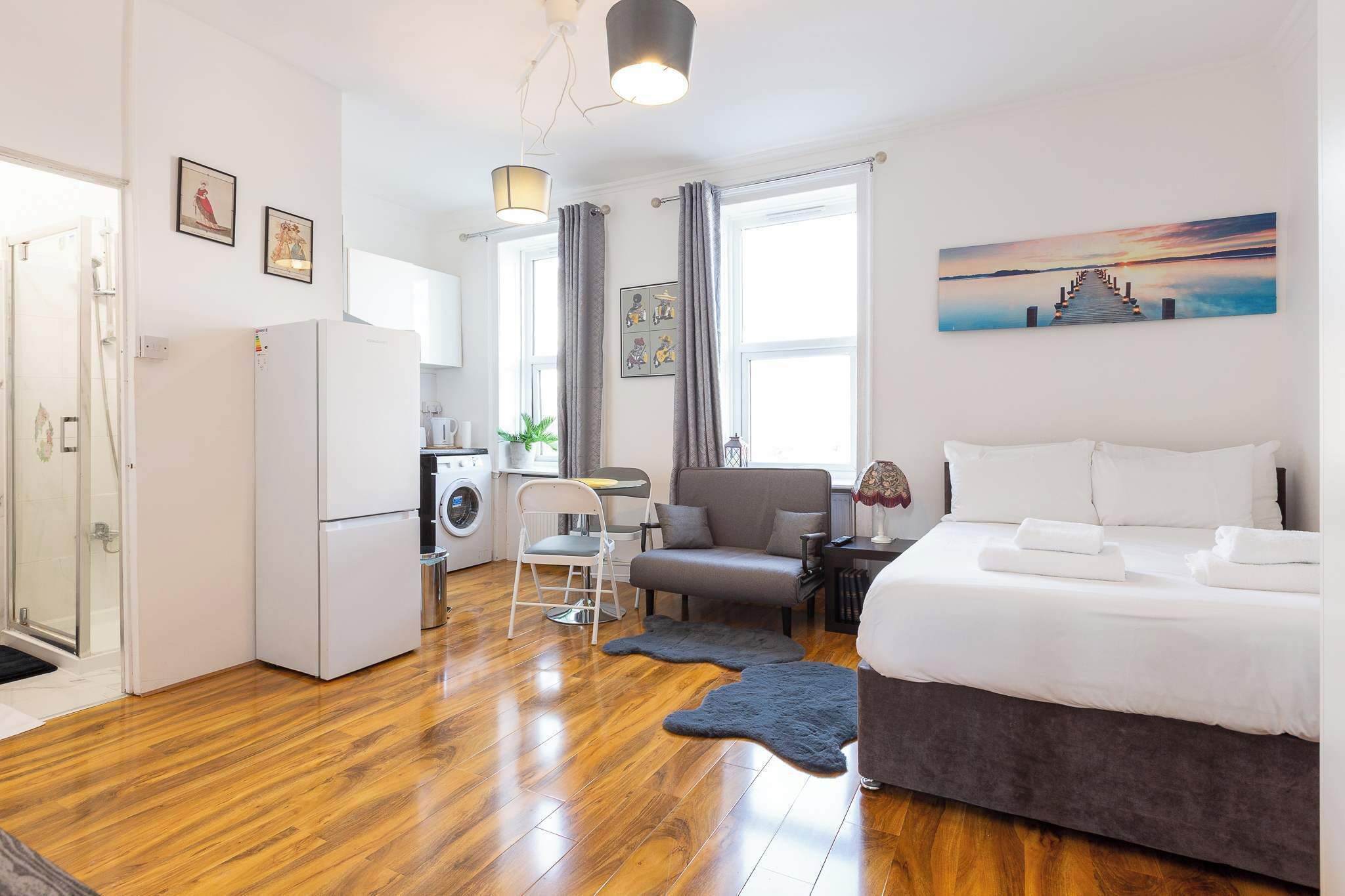 Iron/ironing board, Internet, bed sheets