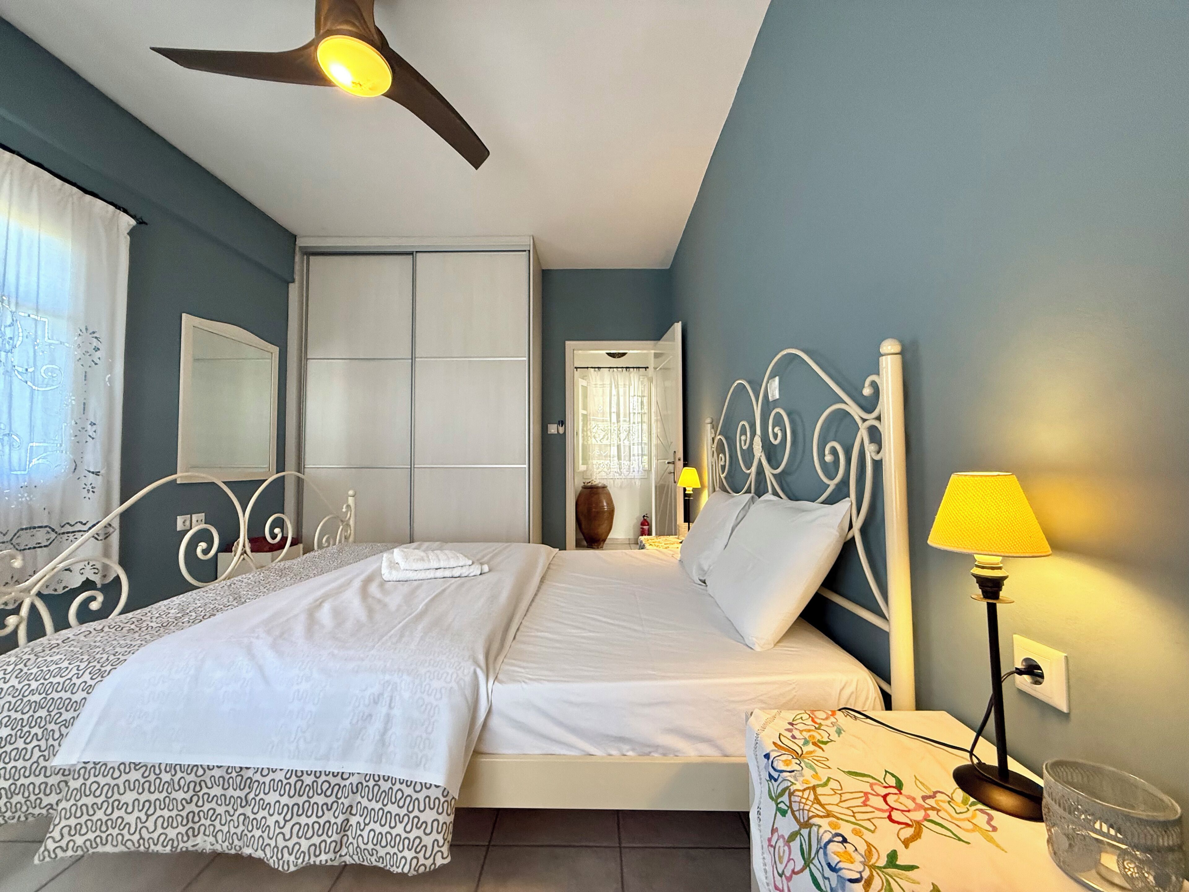 Deluxe Apartment, Kitchen, Sea View | Blackout curtains, soundproofing, iron/ironing board, free WiFi