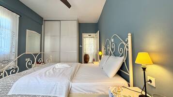 Deluxe Apartment, Kitchen, Sea View | Blackout curtains, soundproofing, iron/ironing board, free WiFi