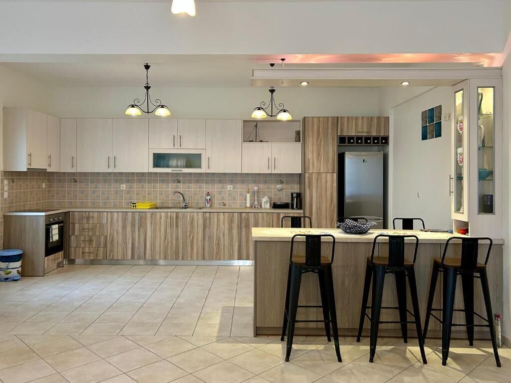 Casa familiar, 2 habitaciones, cocina, vista a la ciudad | Cocina privada