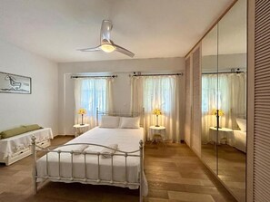 Luxury House, 3 Bedrooms, Kitchen, Sea View - Villa Fenia (AMORGOS)