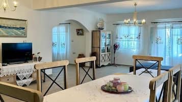 Luxury House, 3 Bedrooms, Kitchen, Sea View | Dining