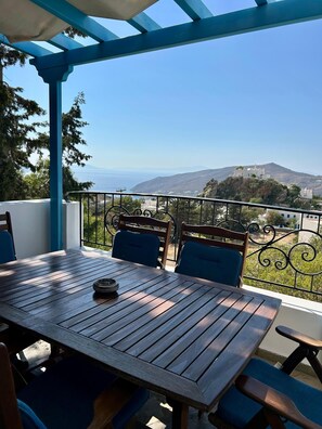 Casa superluxo, 3 quartos, cozinha, vista para o mar | Opções para refeição ao ar livre
