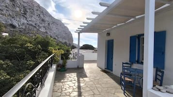 Departamento Deluxe, cocina, vista al mar | Terraza o patio