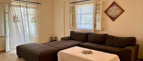 Nhà Cao cấp, 3 phòng ngủ, bếp, quang cảnh biển | Khu phòng khách