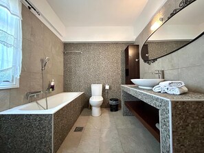 Luxury House, 3 Bedrooms, Kitchen, Sea View | Bathroom - Villa Fenia (AMORGOS)