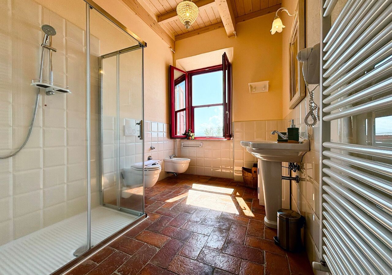 Comfort-Vierbettzimmer, Gartenblick | Badezimmer