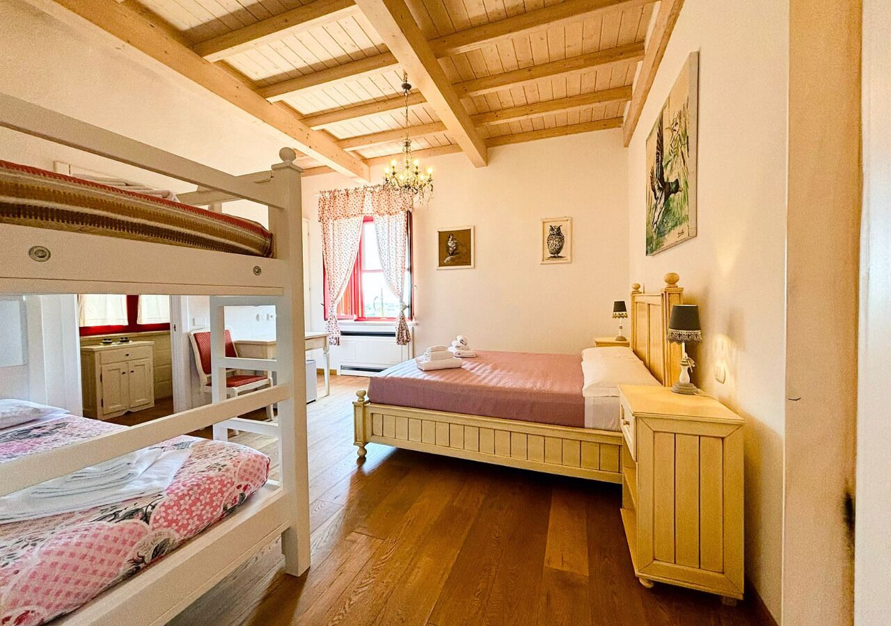 Quarto quádruplo conforto, vista para o jardim