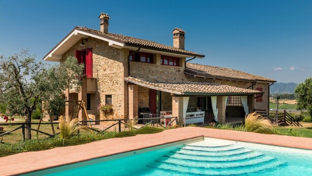 A stone house with a swimming pool, red shutters, and a covered patio. - NonnaNara (Grosseto)