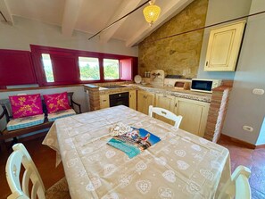 Comfort Apartment, Garden View | Private kitchen - NonnaNara (Grosseto)