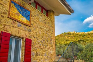 Apartamento conforto, vista para o jardim | Detalhe da fachada