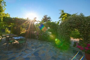 Outdoor dining - NO.1 ELEKTRA-TWO BEDROOM APARTMENT (Mikros Prinos)