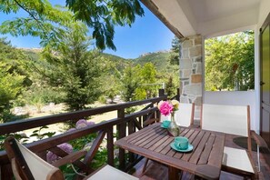 Outdoor dining - NO.1 ELEKTRA-TWO BEDROOM APARTMENT (Mikros Prinos)