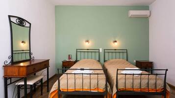 2 bedrooms, WiFi, bed sheets