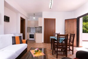 TV, fireplace - No2-Ianira First floor apartment 1 bedroom (Mikros Prinos)