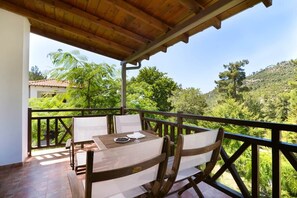 Outdoor dining - No2-Ianira First floor apartment 1 bedroom (Mikros Prinos)