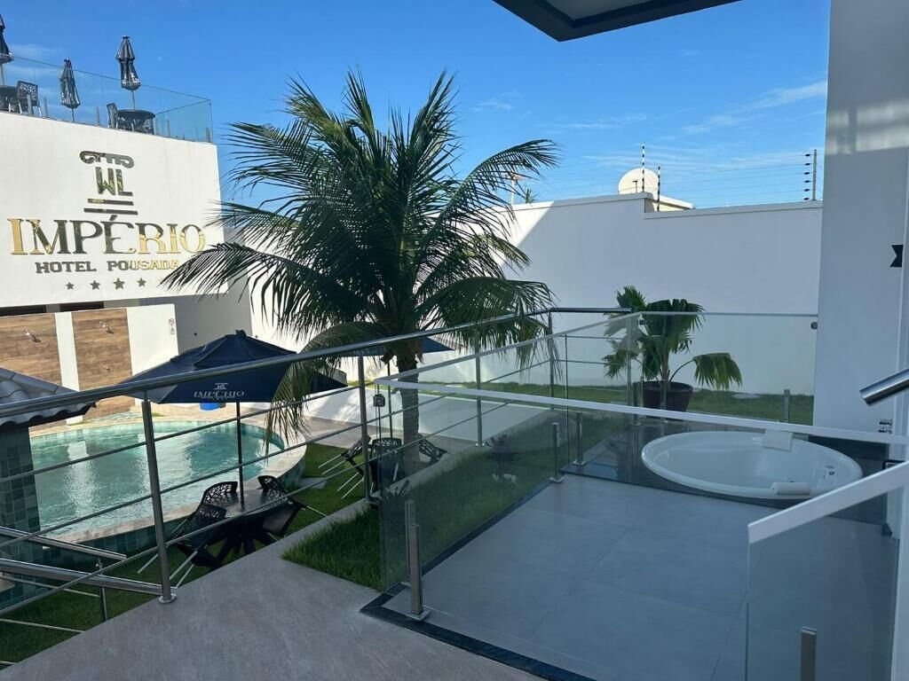 Quarto superior, vista para o jardim | Área da propriedade