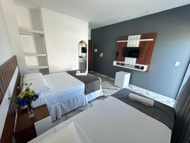 Quarto triplo luxo | Wi-Fi de cortesia, acesso para cadeiras de rodas