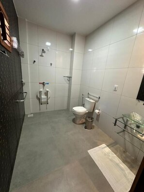 Articles de toilette gratuits, sèche-cheveux, serviettes fournies, savon