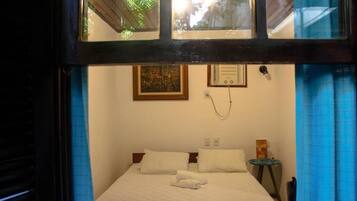 Comfort Double Room, Garden View | Peti besi dalam bilik, meja, Wi-fi percuma