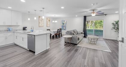3Mi from Beach Beautiful 4BR@ Central Great Location