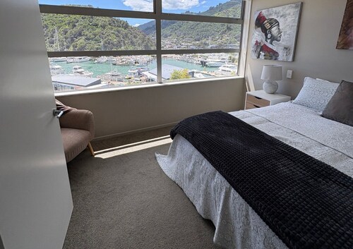 Waterfront Retreat on the foreshore of the Queen Charlotte