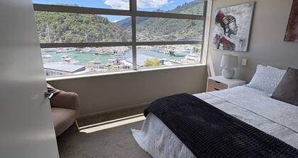 Waterfront Retreat on the foreshore of the Queen Charlotte