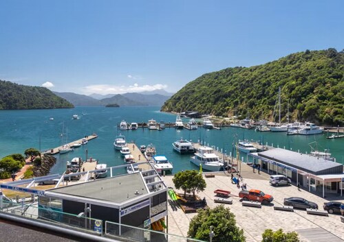 Waterfront Retreat on the foreshore of the Queen Charlotte