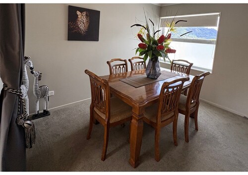 Waterfront Retreat on the foreshore of the Queen Charlotte