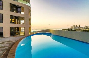 Outdoor pool - Luxury Beachfront Apartment with Panoramic Ocean Views – Strand Ocean View 1004 (Strand)