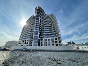 Exterior - Luxury Beachfront Apartment with Panoramic Ocean Views – Strand Ocean View 1004 (Strand)