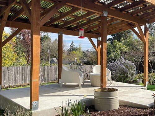 Hummingbird Cottage - Cozy 1 Bedroom Cottage in Portland