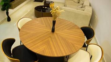 Apartment, Park View, Executive Level | Dining