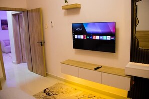 Apartment, Executive-Etage | Schreibtisch, laptopgeeigneter Arbeitsplatz, Verdunkelungsvorhänge