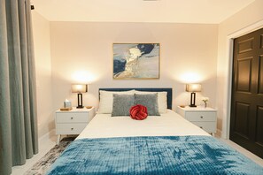 Room - Superb 3-bedroom house with AC in tranquil Naples, close to beaches and 5th Ave! (Naples)