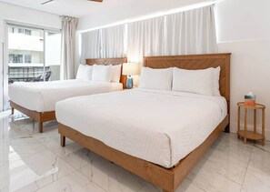 Travel cot, WiFi, bed sheets - Newly Remodeled 2BR/2 BA, Free Parking, 2 Lanais (Honolulu)