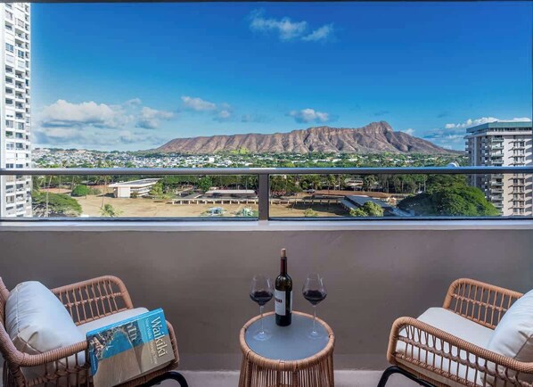 Property grounds - Stunning Diamond Head Views, Free Parking, Pool (Honolulu)