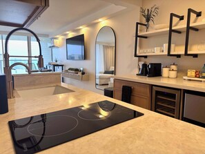 Fridge, microwave, stovetop, coffee/tea maker - Newly Renovated, Chic Studio w/ Ocean Views (Honolulu)