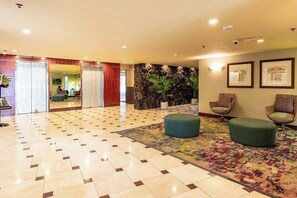 Lobby - Free Parking, Ocean Views, High Floor (Honolulu)
