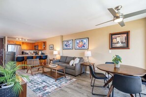TV, offices - Marina Front, Large Lanai, Near Beach (Honolulu)