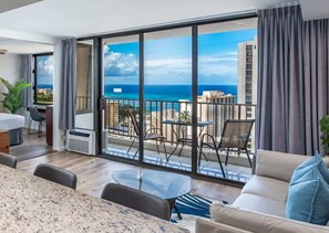 TV, offices - MOANA Suite • 31F Panoramic Ocean View • FREE Park (Honolulu)